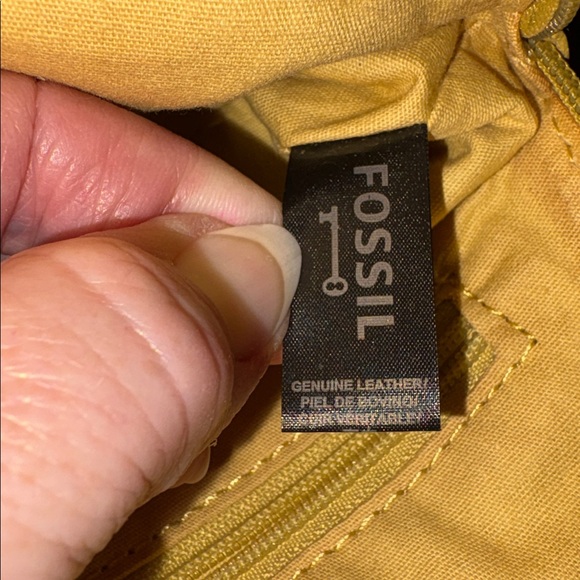 Fossil Crossbody Bag genuine leather
Yellow/mustard color front lock detail NWOT - Picture 17 of 17